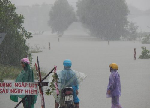 Thừa Thiên – Huế: 2 người thiệt mạng và mất tích, hàng ngàn ngôi nhà bị ngập trong lũ