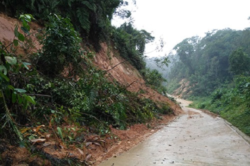 Huyện Đăk Glei (Kon Tum): Một số tuyến đường bị sạt lở