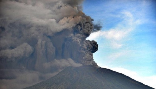 Núi lửa đảo Bali (Indonesia) phun trào, 24.000 dân sơ tán