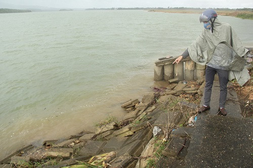 Quảng Bình: Sạt lở ven sông, hàng trăm hộ dân nơm nớp lo mất đất