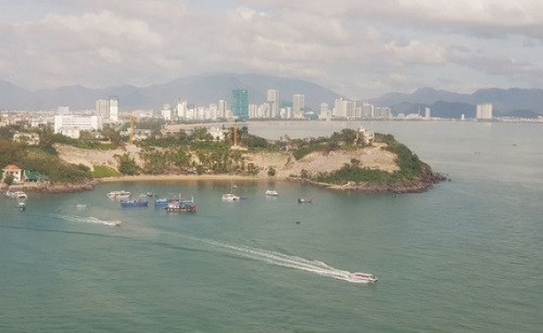 Khánh Hoà tạm dừng đón khách thăm đảo Hòn Mun sau thiệt hại do bão số 12