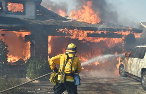 Cháy rừng nghiêm trọng tại bang California (Mỹ)