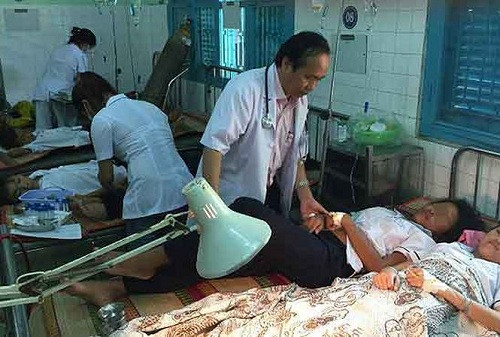 Ninh Thuận: 42 học sinh ngộ độc phải nhập viện sau bữa sáng