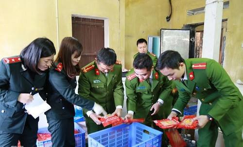Hà Nam: Phát hiện hơn 230 kg thực phẩm đông lạnh không bảo đảm VSATTP