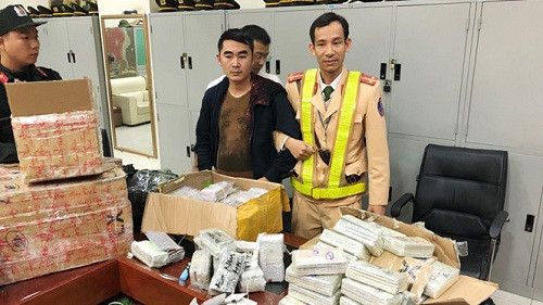 Quảng Ninh: Tạm giữ gần 900 chiếc điện thoại nhập lậu