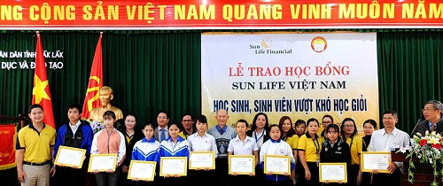 Đắk Lắk: Tặng 30 suất học bổng Sun Life – Vì tương lai tươi sáng