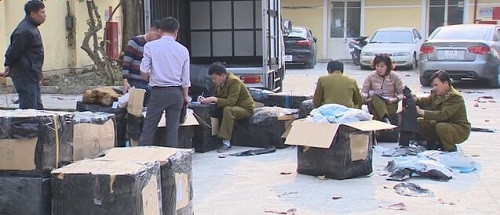 Hà Nội bắt giữ gần 2 tấn hàng hóa không rõ nguồn gốc tại quận Tây Hồ