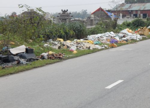 Ngang nhiên đổ trộm rác thải, đường Tản Đà biến thành bãi rác ô nhiễm