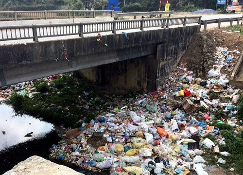 Điện Biên cần sớm có biện pháp xử lý bãi rác tại chân cầu Nà Tấu