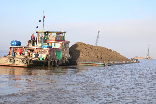 Hút trộm cát trên sông Cổ Chiên, 34 phương tiện bị bắt giữ