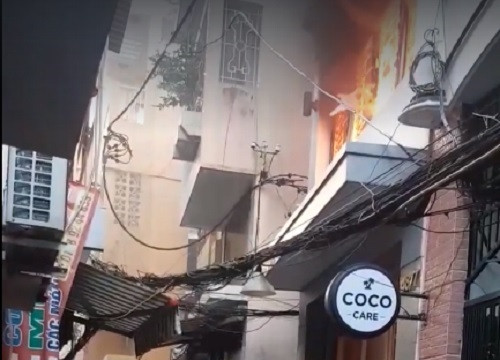 “Bà hỏa” ghé thăm phố Bùi Viện, người phụ nữ Việt kiều được cứu khỏi đám cháy