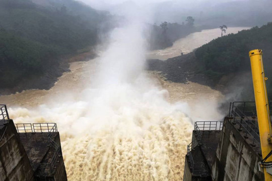 Thủy điện Bắc Mê (Hà Giang) bất ngờ xả lũ gây hại cho nhiều nhà dân ven bờ sông Gâm