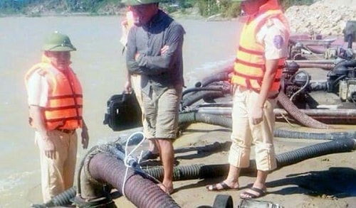 Hà Tĩnh mật phục bắt “cát tặc” trên sông Lam