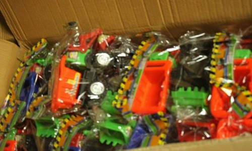 “Chặn đường” gần 2.000 sản phẩm đồ chơi trẻ em, mỹ phẩm nhập lậu