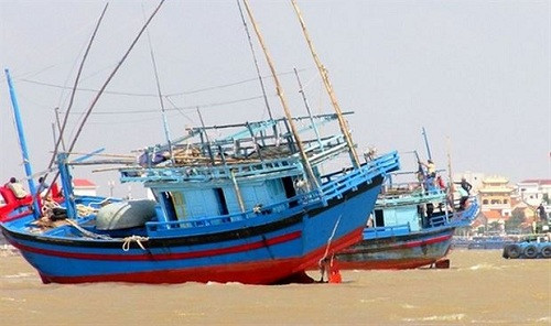 Bồi lấp cửa biển Đà Diễn (Phú Yên), ngư dân gặp nguy hiểm