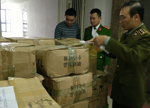 Hà Nội bắt giữ lô thuốc đông y, mỹ phẩm tiền tỷ không rõ nguồn gốc tại quận Nam Từ Liêm