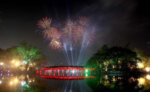Tết Nguyên đán 2018, Hà Nội bắn pháo hoa nhiều điểm chào năm mới