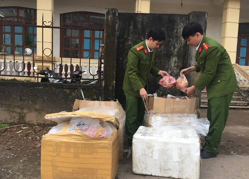 Quảng Trị phát hiện 300kg nội tạng động vật không rõ nguồn gốc trên xe khách Việt Nam-Lào