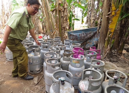 TP.Hồ Chí Minh phát hiện cơ sở sang chiết gas trái phép