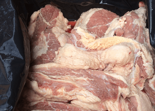 “Chặn đường” 50kg thịt heo bốc mùi hôi thối chuẩn bị ra thị trường