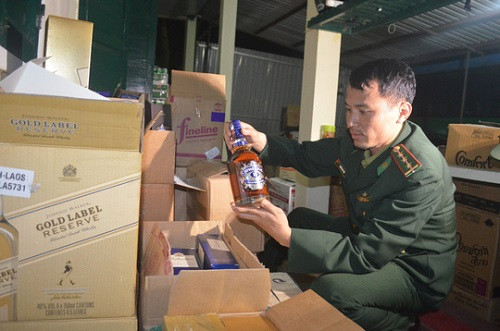 BĐBP tỉnh Quảng Trị bắt giữ xe từ thiện chở hàng lậu