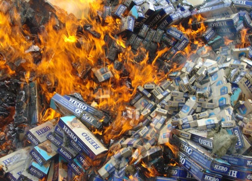 Bình Định tiêu hủy 14.785 bao thuốc lá ngoại nhập lậu