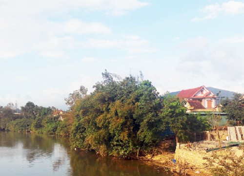 Hà Tĩnh: Bờ sông Nghèn sạt lở, dân có nguy cơ mất đất, mất nhà