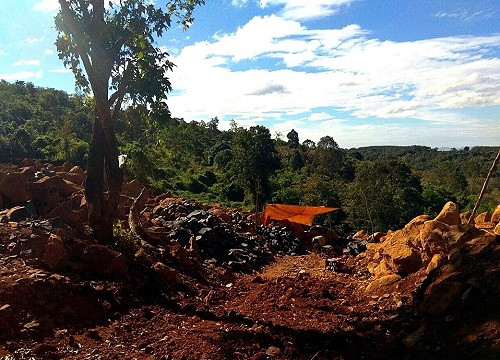 Gia Lai: Phát hiện khai thác trái phép 1000 viên đá chẻ
