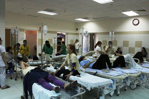 Chiều 27 Tết, hàng chục công nhân nhập viện cấp cứu do ngộ độc
