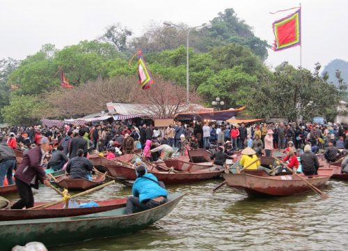 Trong 3 ngày Tết, 70 nghìn lượt khách đến chùa Hương