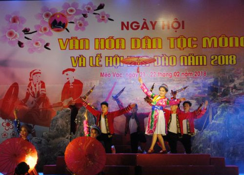Mèo Vạc (Hà Giang) Khai mạc Ngày hội Văn hóa dân tộc Mông và Lễ hội hoa Đào năm 2018