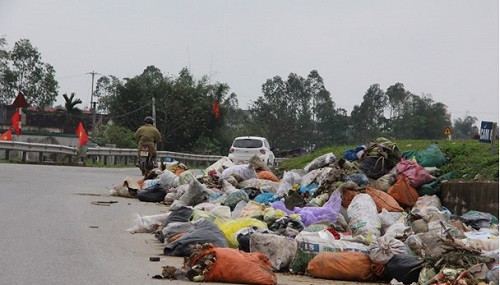 Nghệ An rác thải ngập tràn đường sông Lam
