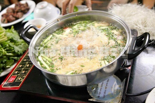 Nhà hàng lẩu cua sông H2T: Giữ hồn quê Việt qua từng món ăn