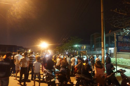 Đà Nẵng: Hàng trăm người dân kéo đến nhà máy thép gây ô nhiễm môi trường