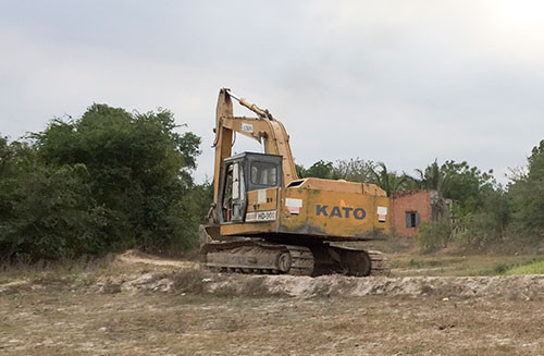 Bình Thuận bắt giữ xe máy xúc khai thác khoáng sản trái phép