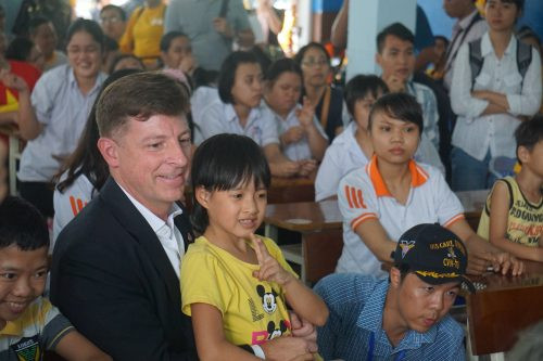 Hải quân Mỹ thăm nạn nhân chất độc da cam tại Đà Nẵng