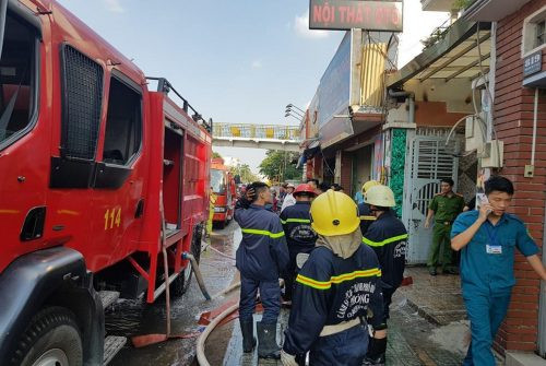 TP.HCM: Cháy lớn tại tiệm sơn sửa xe máy, nhiều tài sản bị thiêu rụi