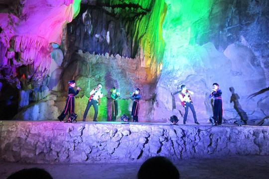 Độc đáo chương trình nghệ thuật biểu diễn trong hang động