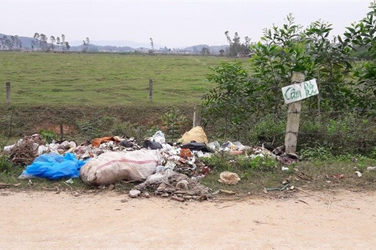 Nghệ An: Xã nông thôn mới không có bãi rác, dân tự ý đổ ra đường