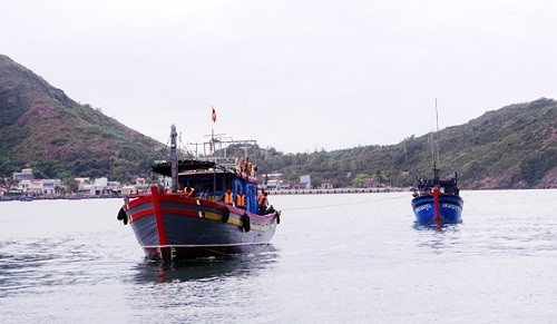 4 ngư dân bị nạn giữa biển Bình Định đã về bờ an toàn