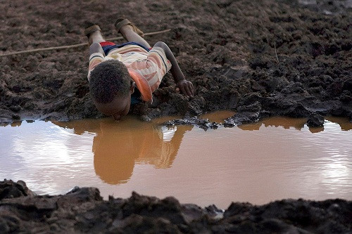 Cảnh thiếu nước sạch trên toàn Thế giới qua những tấm hình gây ám ảnh
