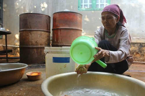 Đắk Lắk: Nước giếng của một hộ dân nóng lên bất thường tới 70 độ