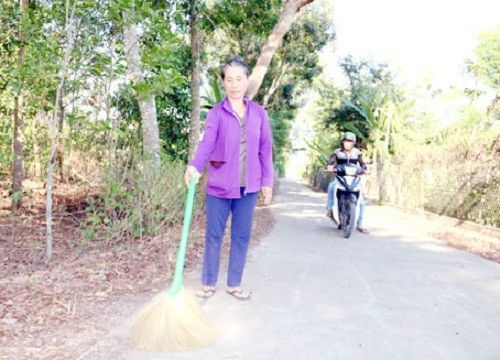Bà lão 67 tuổi hiến 600m2 đất làm đường