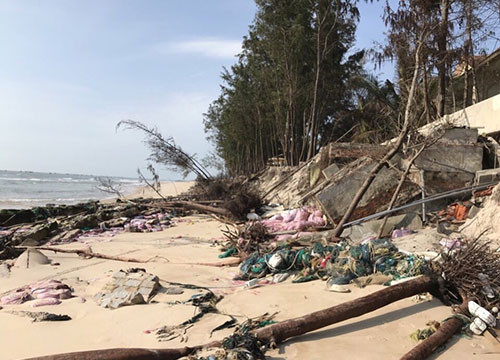 Bình Thuận kiểm tra tình trạng sạt lở bờ biển tại xã Thuận Quý