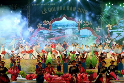 Chính thức khai mạc Lễ hội hoa ban Điện Biên năm 2018