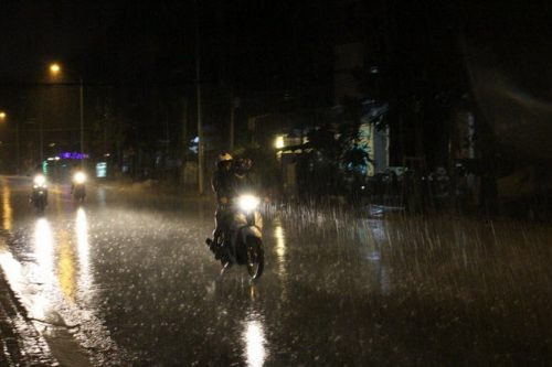 Cảnh báo mưa dông trên khu vực Hà Nội