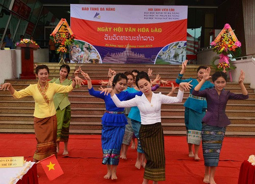 Tưng bừng ngày hội văn hóa Lào ở Đà Nẵng