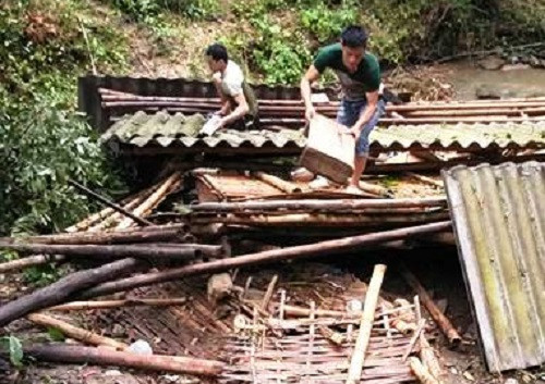 Thanh Hóa: 60 ngôi nhà bị ảnh hưởng do dông lốc