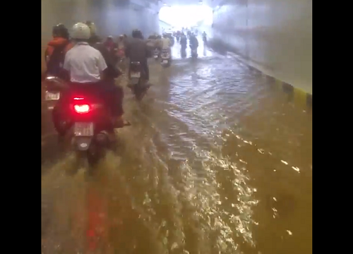 Đà Nẵng: Trời không mưa hầm chui vẫn ngập nước