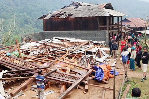 Sơn La: Mộc Châu, Mường La gió lốc, mưa đá gây thiệt hại lớn về tài sản của nhân dân
